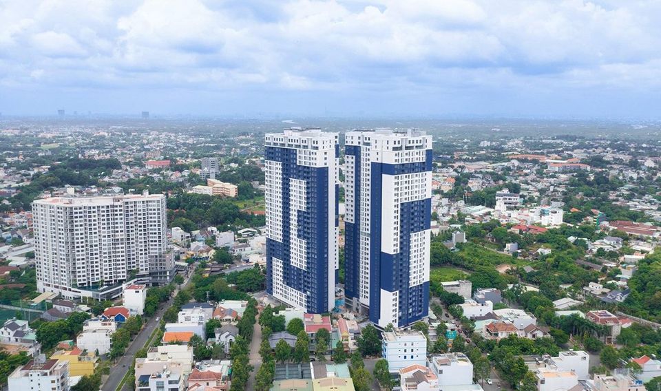 Ảnh thực tế C-Sky View đã bàn giao ở Thủ Dầu Một: hai block căn hộ xanh trắng nhìn từ trên cao giữa khu dân cư