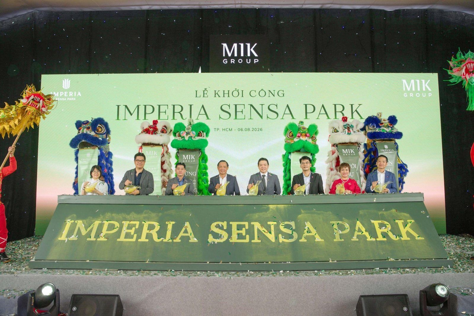 Lễ khởi công Imperia Sensa Park ngày 6/8/2026: đại diện MIK Group và các đối tác làm nghi thức trên sân khấu, phông nền ghi tên dự án và ngày khởi công